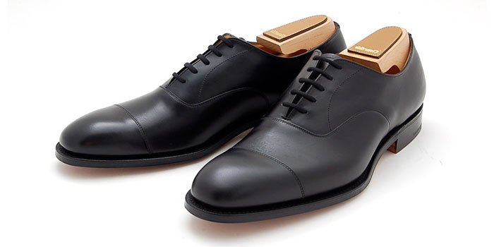 mens black balmoral oxford shoes with a cap toe