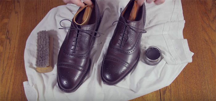 How To Polish Your Shoes When You're In A Hurry | The One Minute Shoe Shine