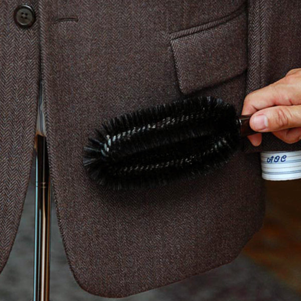 6 Steps To Properly Brush Your Suit