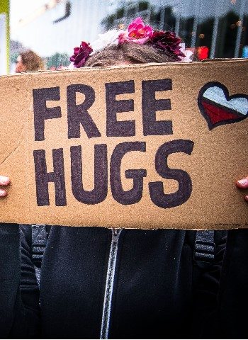 free-hugs-sign
