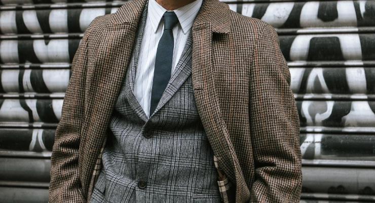 Style Mistakes Men Make include buttoning the bottom button