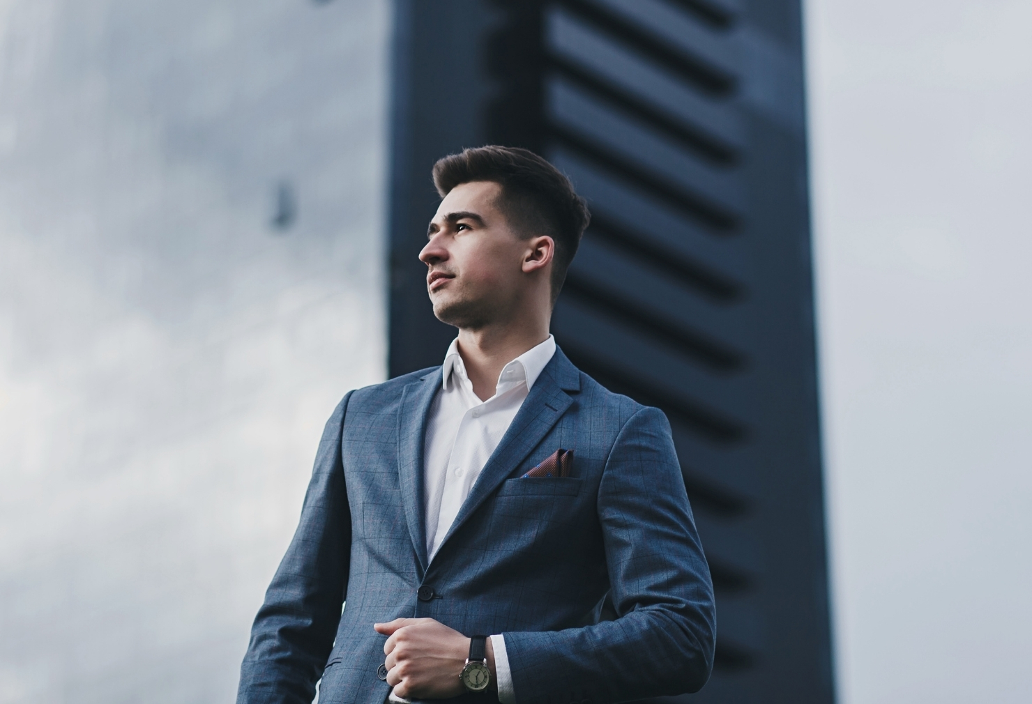 how to dress for the younger business guy