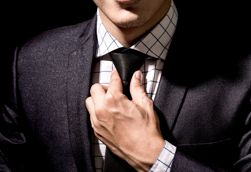 man in shirt and tie - match colors in men's clothing