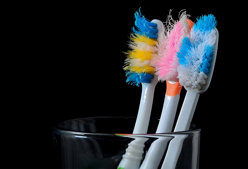 toothbrushes in poor condition after being used for too long