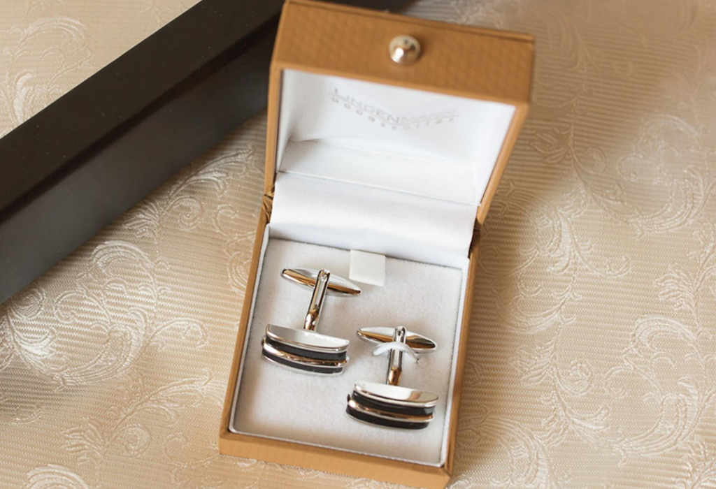 How can you tell if a cufflink is real gold?