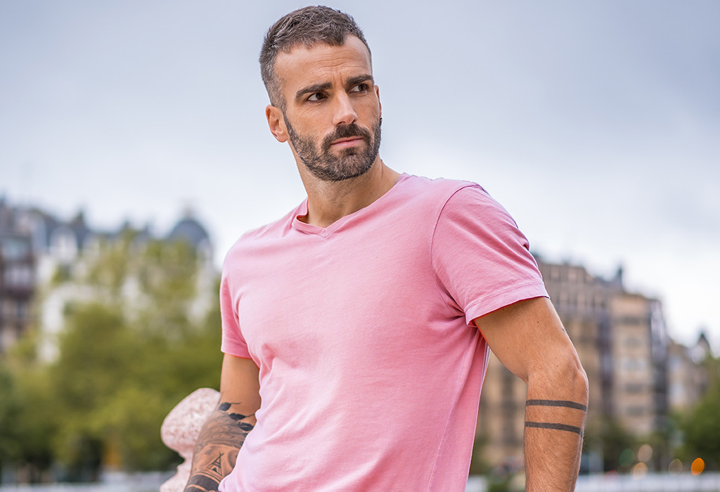 men wearing pink attract women