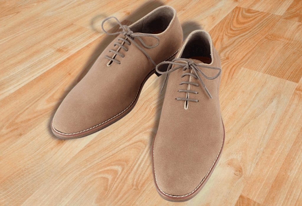 Brown suede whole cut shoes 
