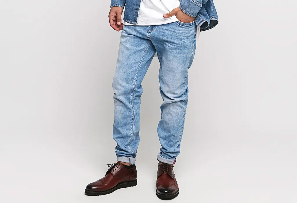 Man wearing blue jeans 