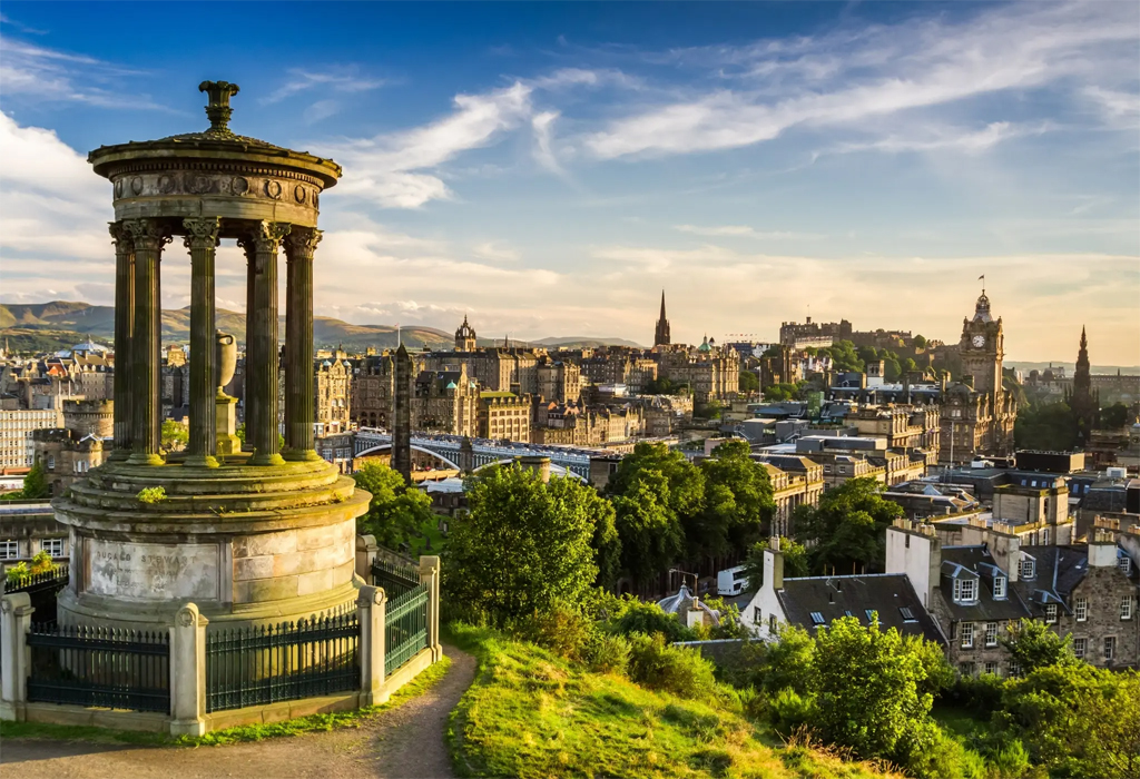 panoramic view of Edinburgh city