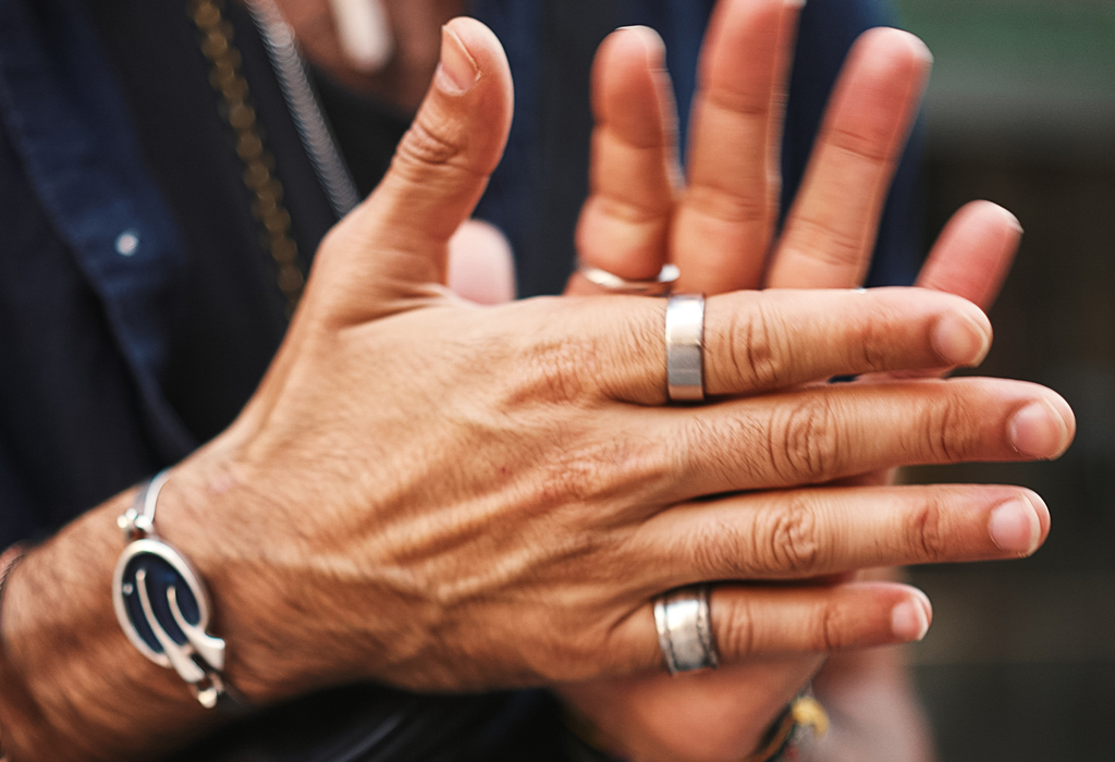grens spoel vlam 5 Rules To Wearing Rings (How Men Should Wear Rings) | Ring Finger Symbolism