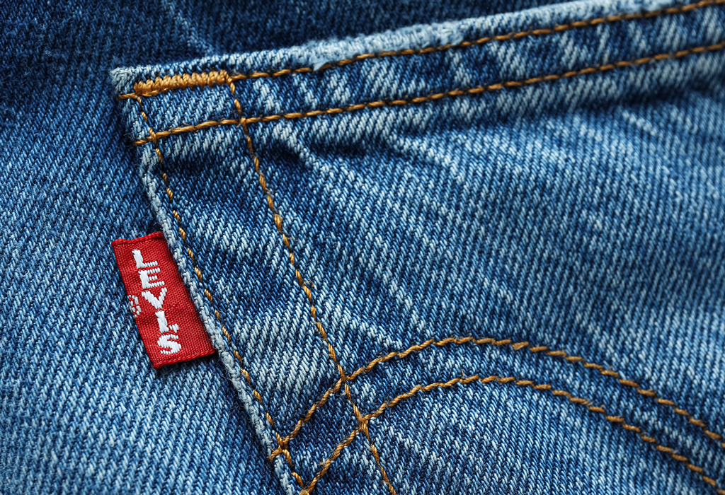levi jeans pocket with logo