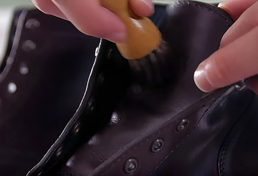 applying conditioner on leather boots