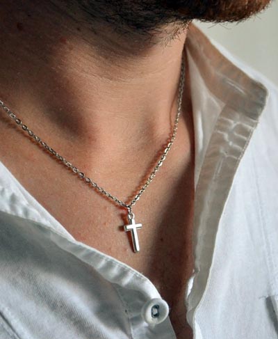 A Man S Guide To Wearing Necklaces How To Buy A Necklace For Men